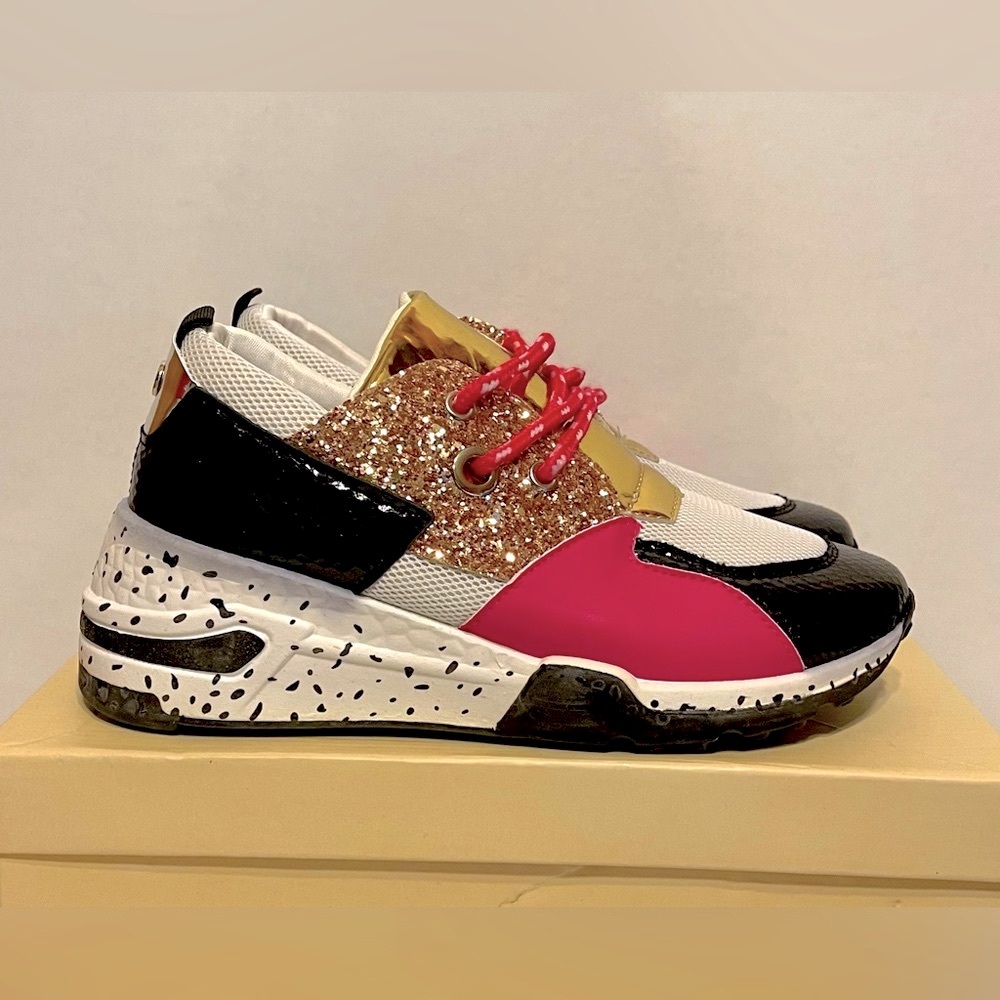 YOKI Sneakers